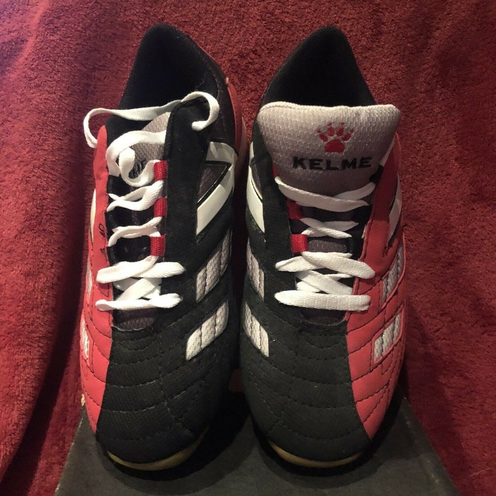 Kelme Cupin Indoor Pro Soccer Shoes